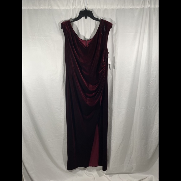 NWT $219 Betsy‎ & Adam Ruched Velvet High Slit Gown in Burgundy [SZ 16W ] - Picture 5 of 16